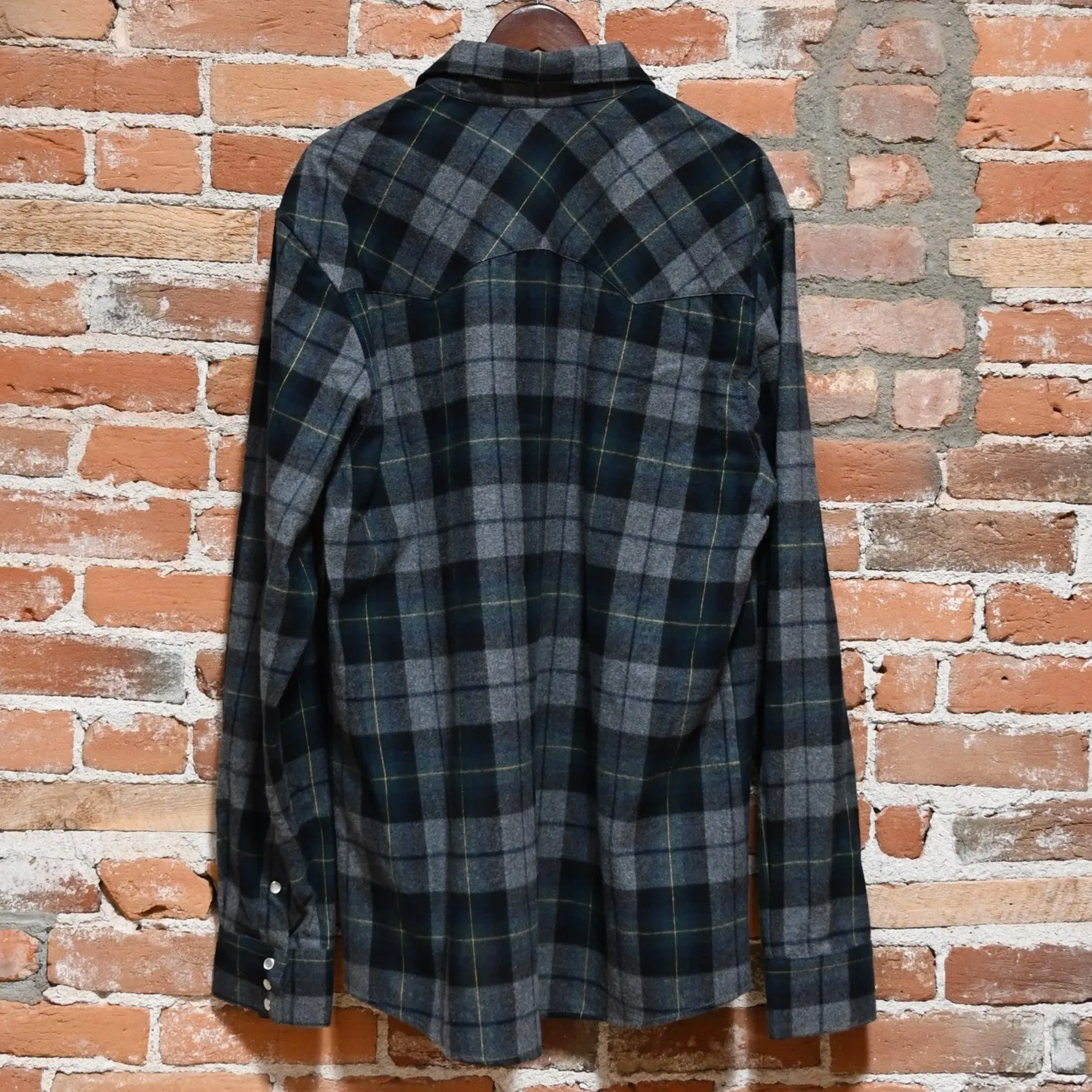 Sleeve Reaper Men's Shirt in Green Plaid